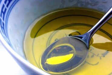 Les bienfaits de l’huile de ricin : comment l’utiliser pour une peau et des cheveux sublimes !